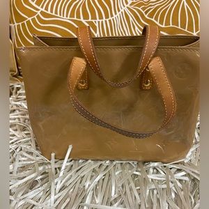 Gorgeous LV piece! Beige Monogram Vernis Reade PM bag!Great condition!
